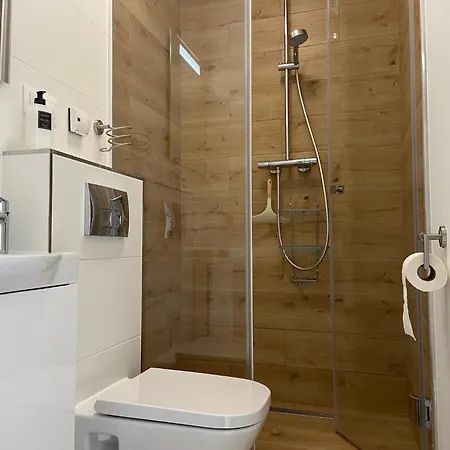 Sun Ola- 3 Level, Parking, 2 Balkonies&terrace Rewal