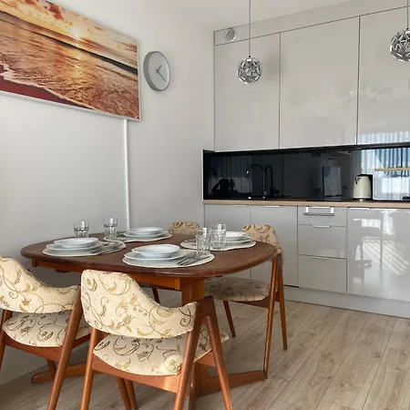 Sun Ola- 3 Level, Parking, 2 Balkonies&terrace