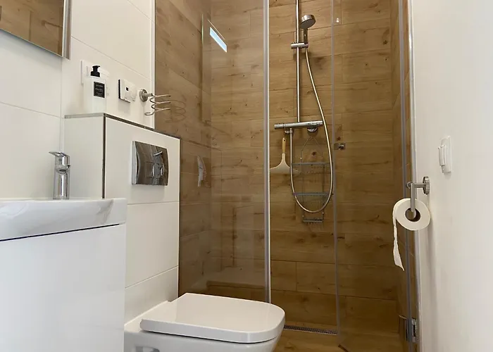 Sun Ola- 3 Level, Parking, 2 Balkonies And Terrace Rewal